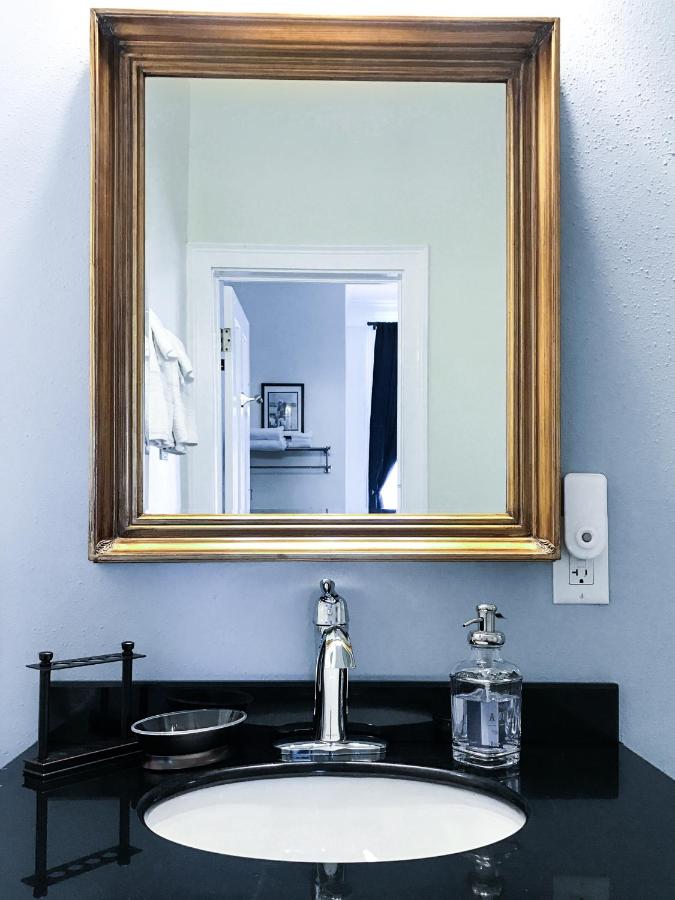 | Blue60 Marigny Inn