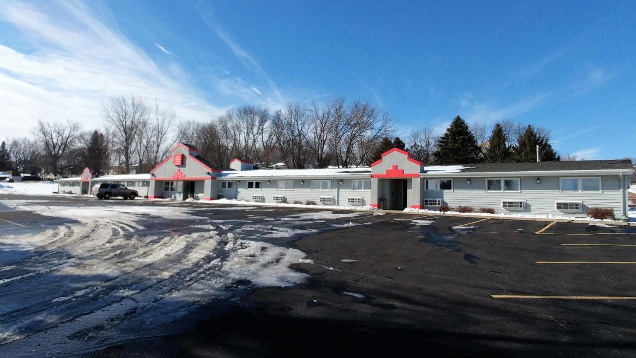 | Red Carpet Inn - Windom