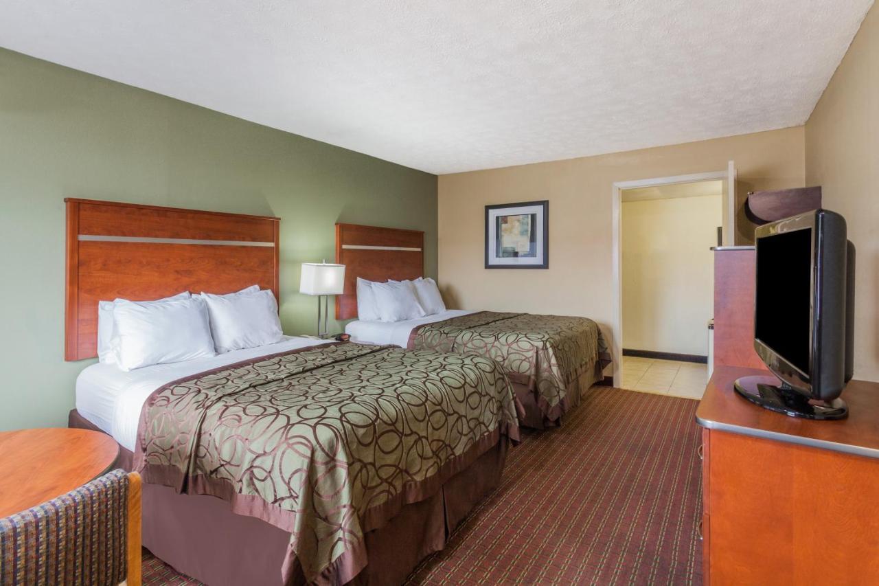 Deluxe Queen Room with Two Queen Beds - Non-Smoking at Baymont by Wyndham Pigeon Forge near Island Drive