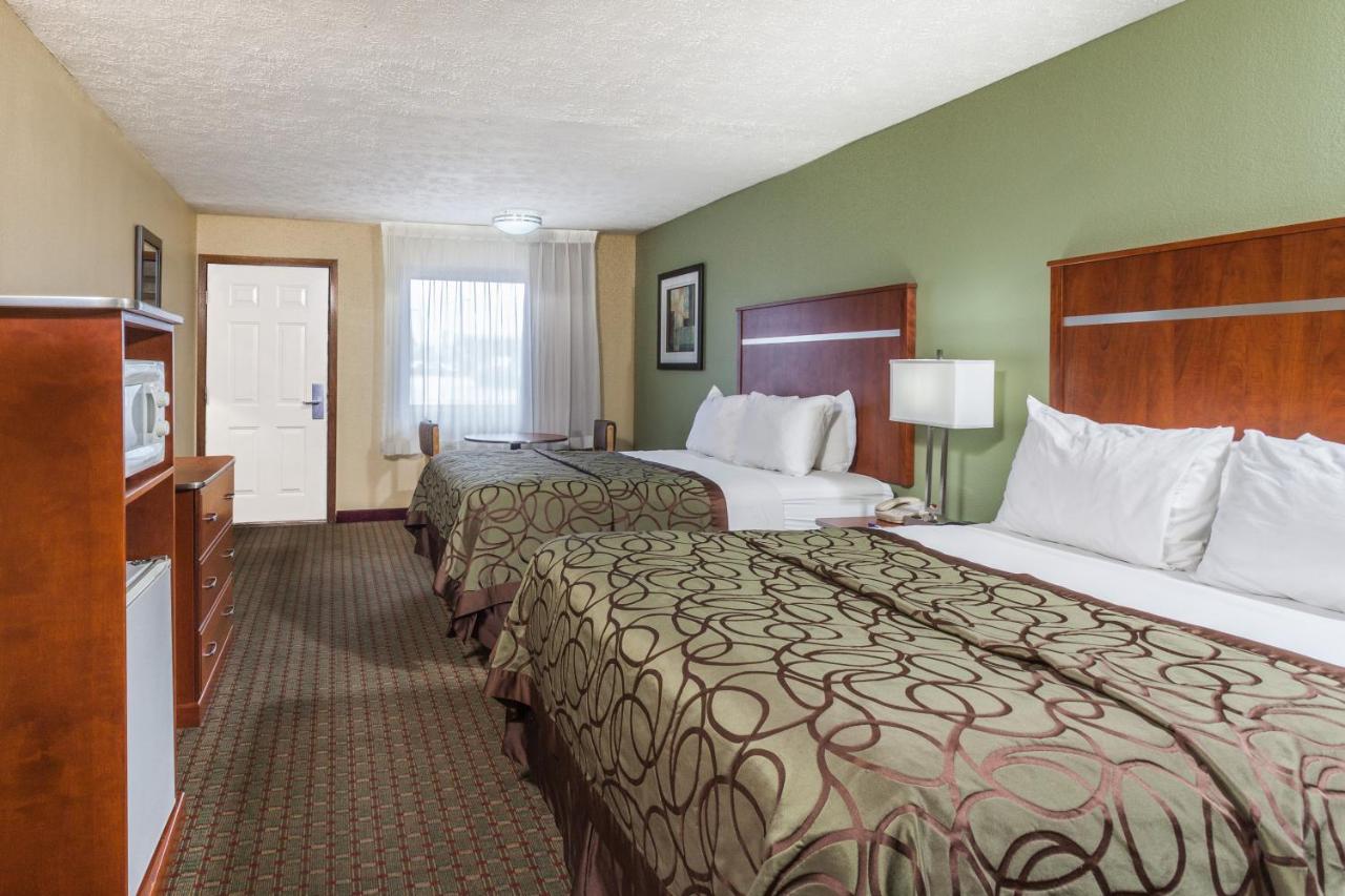 Deluxe Queen Room with Two Queen Beds - Non-Smoking at Baymont by Wyndham Pigeon Forge near Island Drive