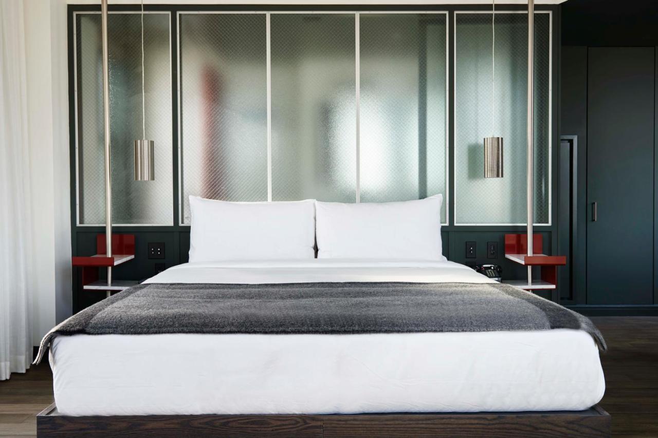 King Suite at The Robey, Chicago, a Member of Design Hotels