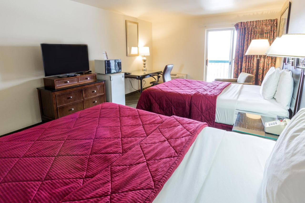 Queen Room with Two Queen Beds with Balcony - Non-Smoking / No Pets Allowed at Cedars Inn