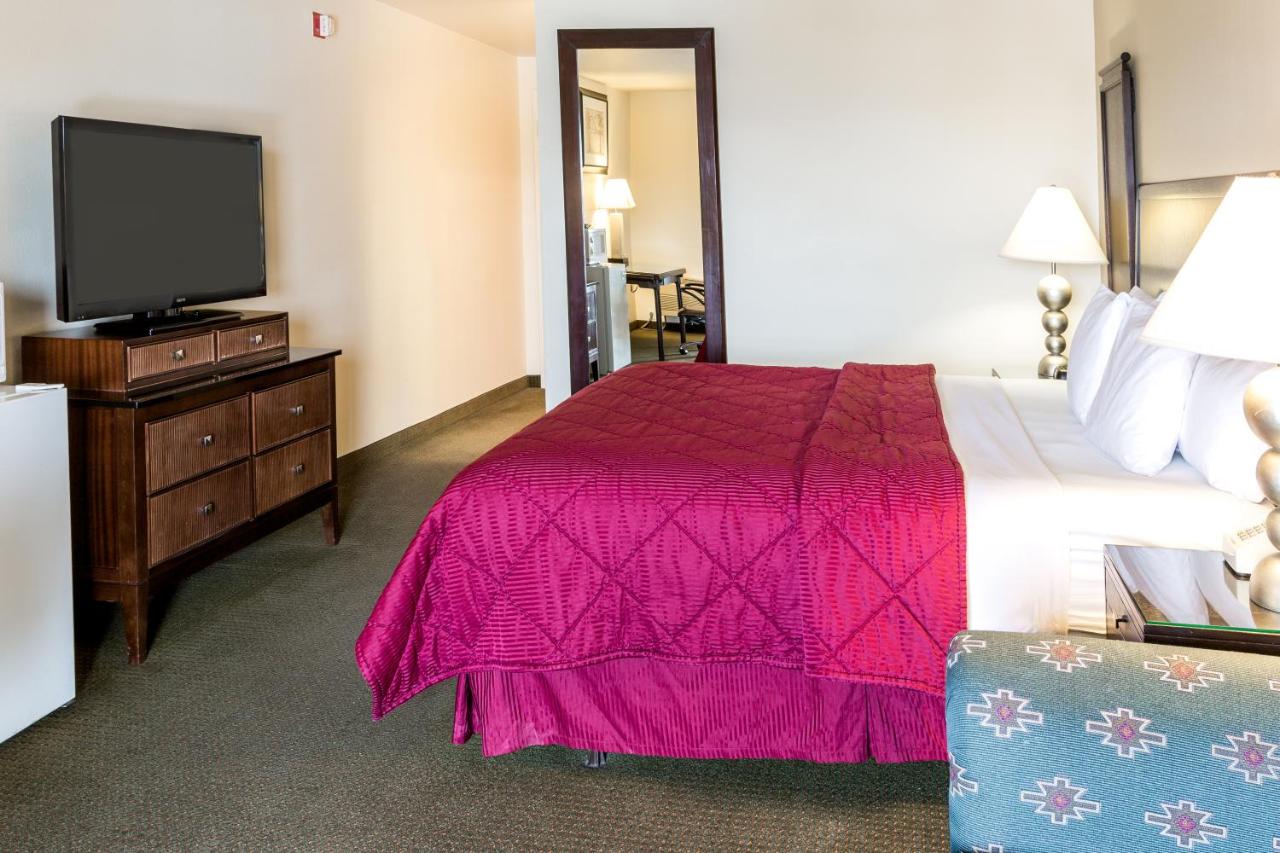 King Room with Sofa Bed and Balcony - Non-Smoking / No Pets Allowed at Cedars Inn
