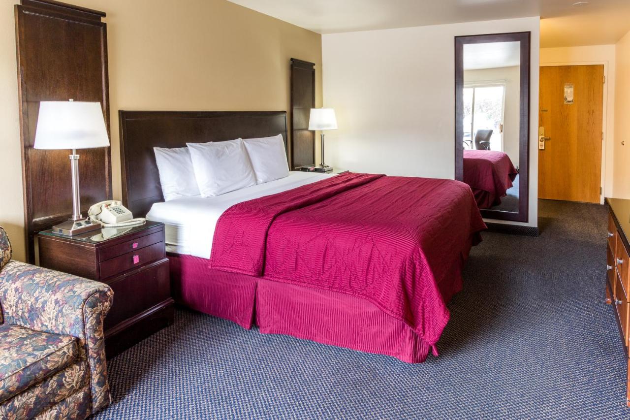 King Room with Sofa Bed and Balcony - Non-Smoking / No Pets Allowed at Cedars Inn