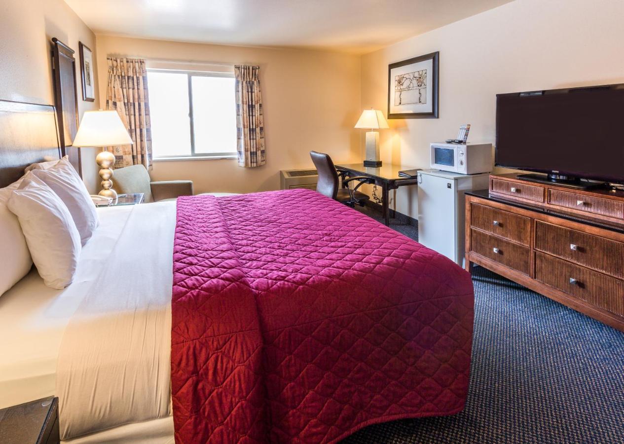 Standard King Room - Non-Smoking at Cedars Inn