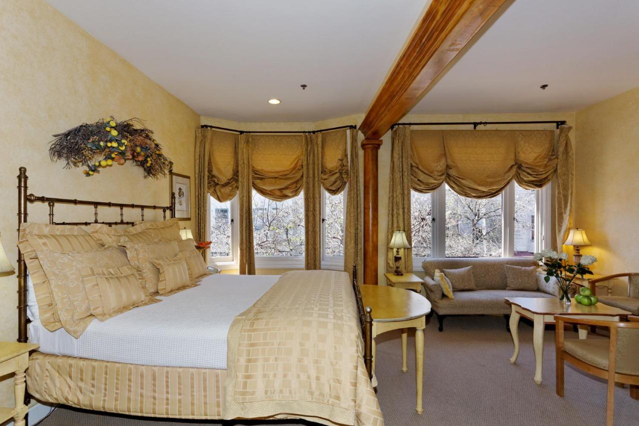 Superior King Room at Hotel Sausalito