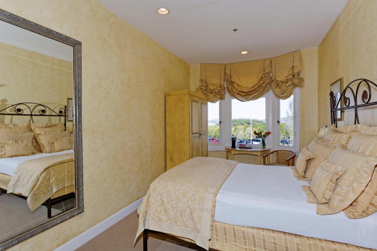 Deluxe King Room at Hotel Sausalito
