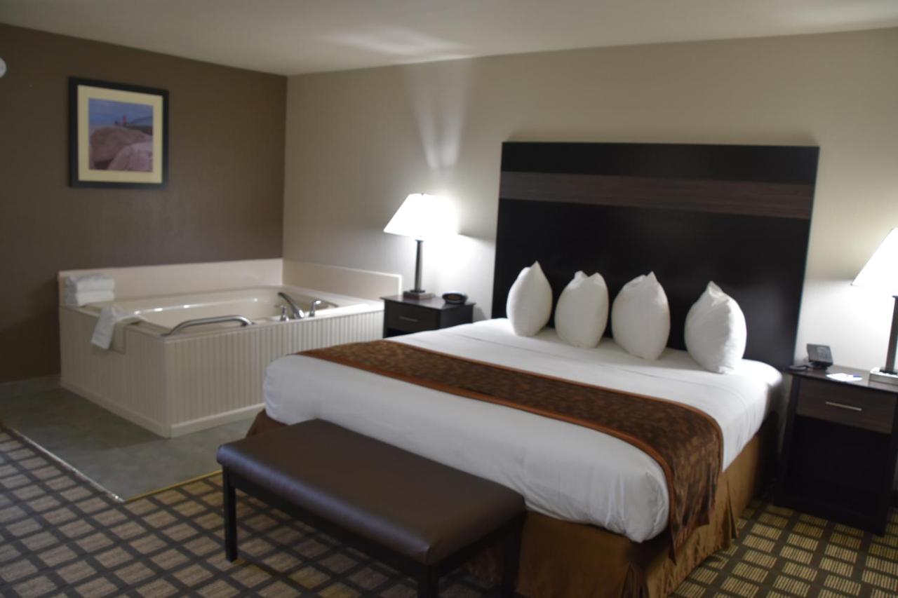 King Room with Spa Bath at Best Western Beacon Inn