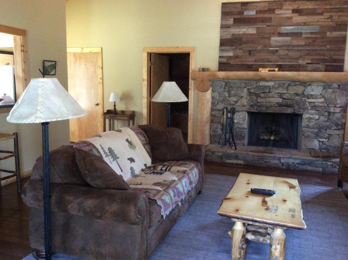 | Dancing Bear Lodge