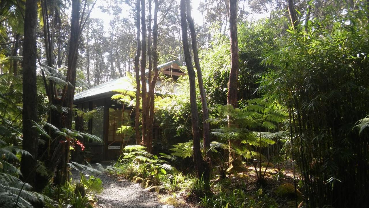 | Volcano Village Lodge