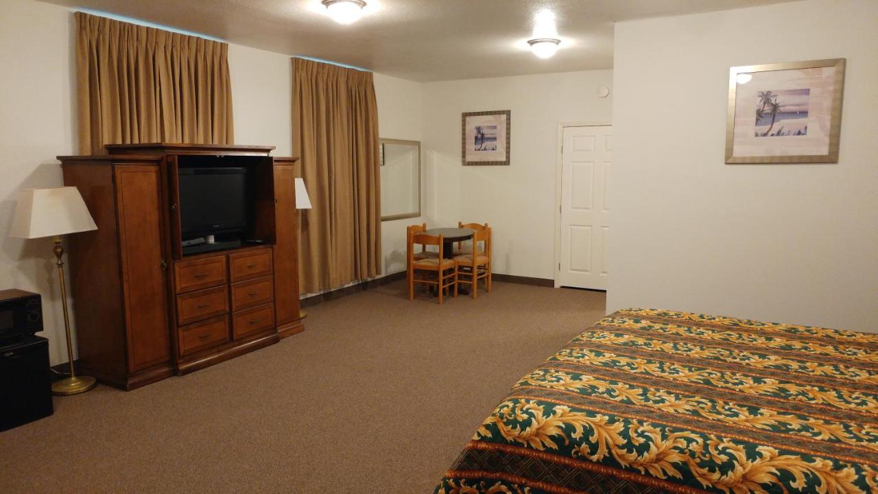  | Country Regency Inn & Suites