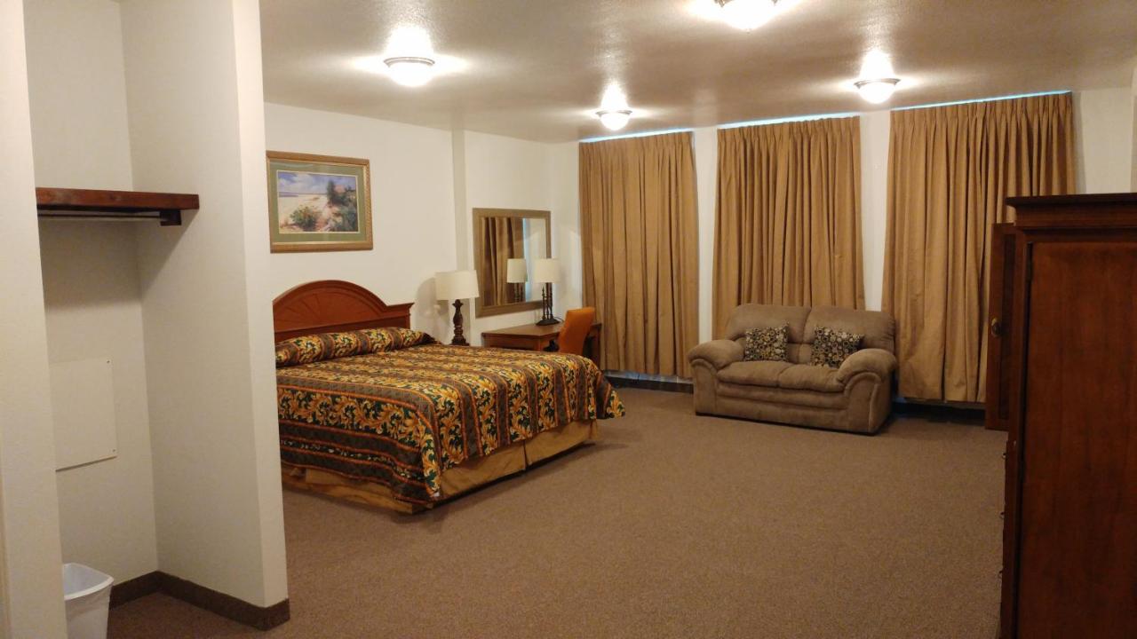  | Country Regency Inn & Suites