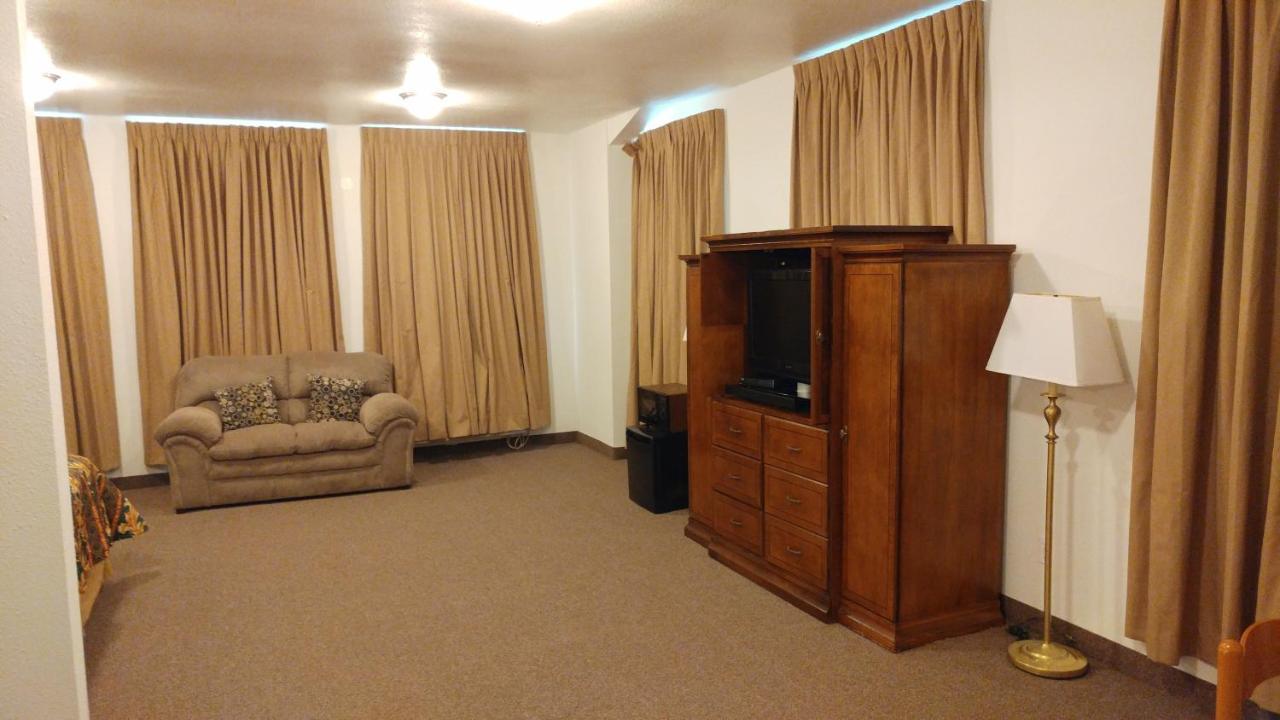  | Country Regency Inn & Suites