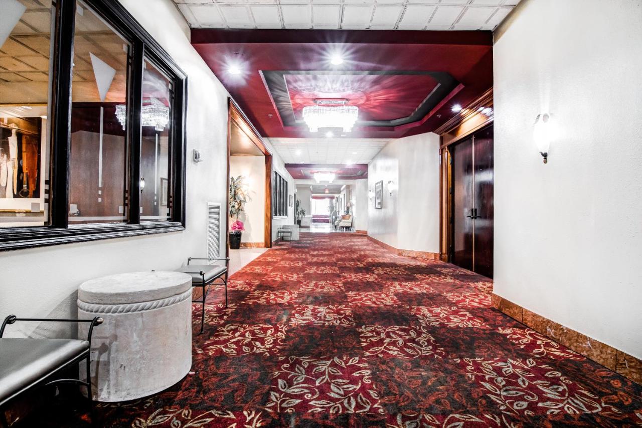 | Ramada Plaza by Wyndham Atlanta Airport