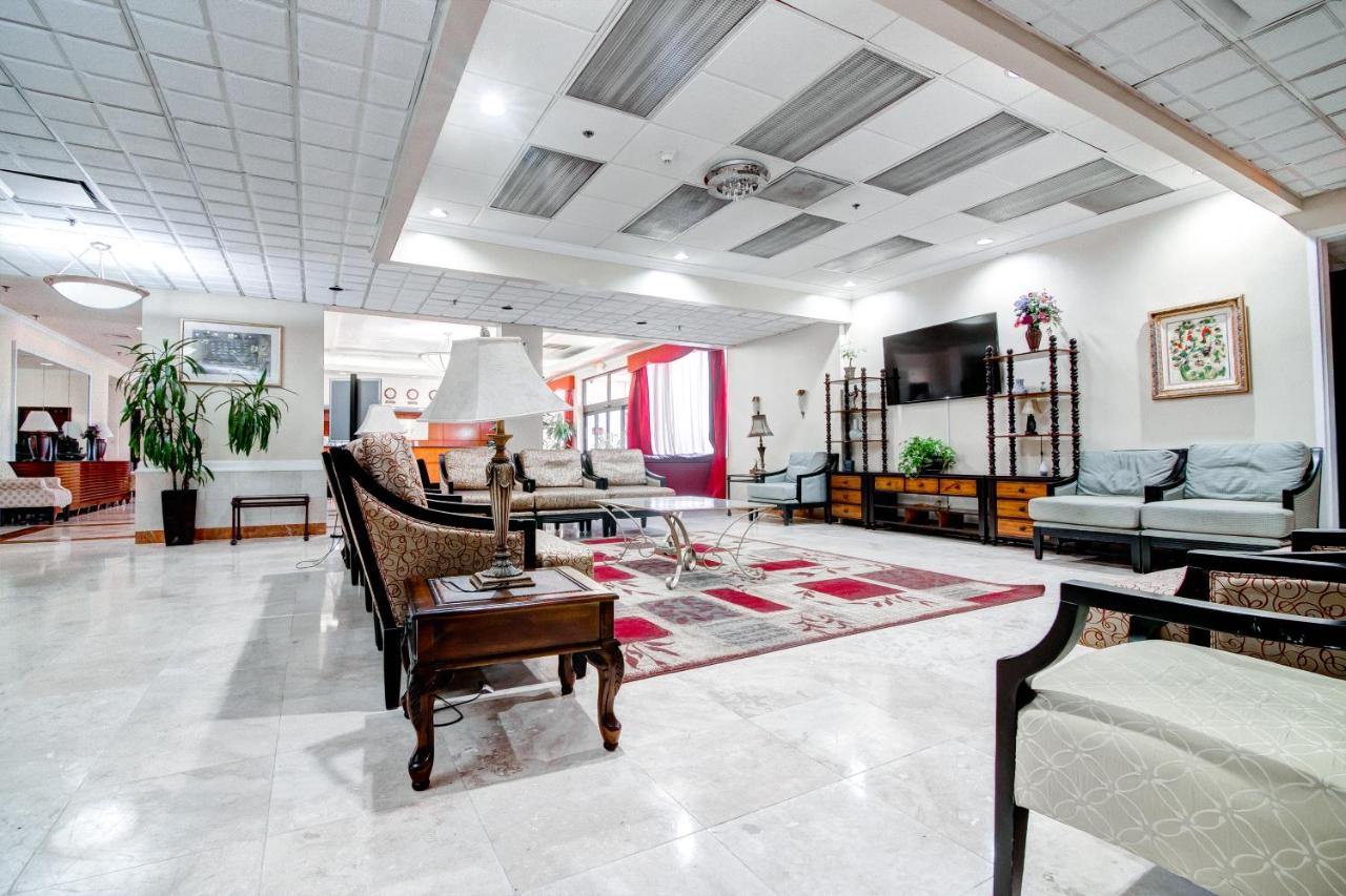| Ramada Plaza by Wyndham Atlanta Airport