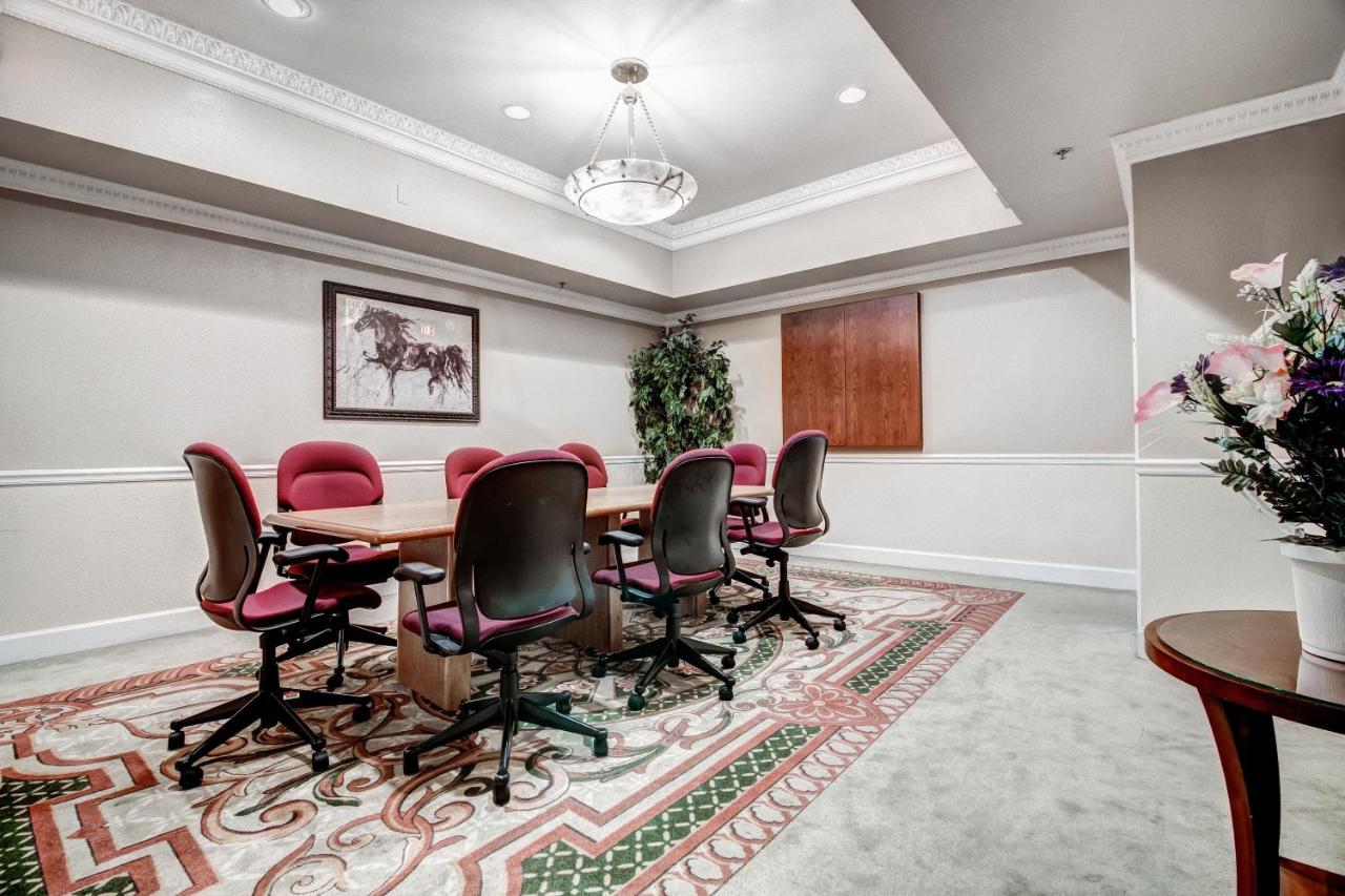 | Ramada Plaza by Wyndham Atlanta Airport
