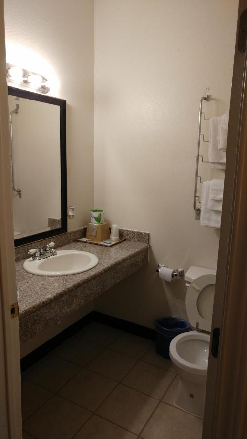  | Country Regency Inn & Suites