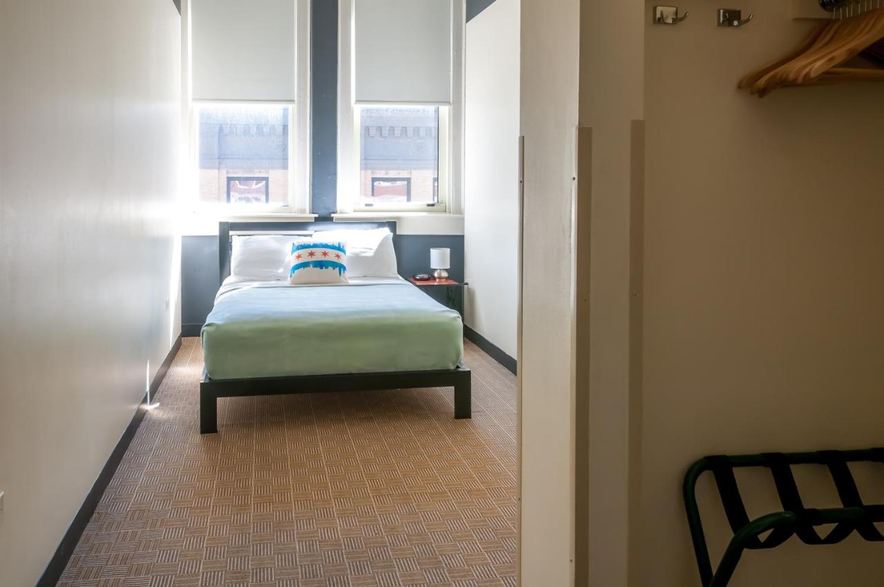 Deluxe Double Room with Shared Bathroom at HI Chicago Hostel