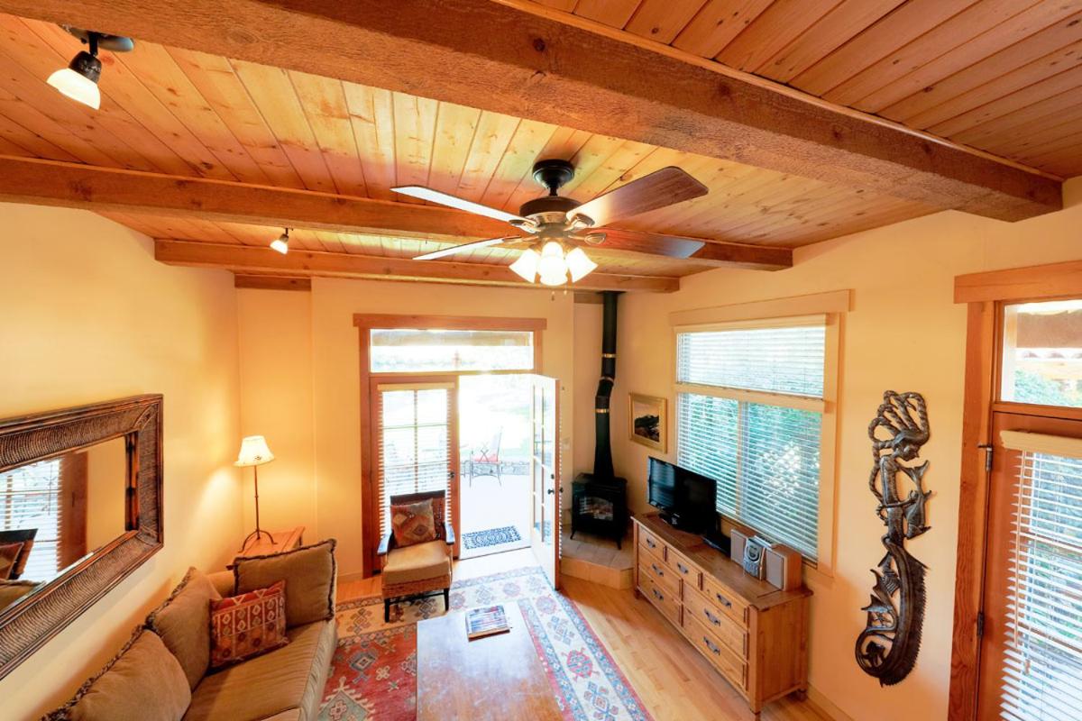 Deluxe Suite at Blue Iguana Inn