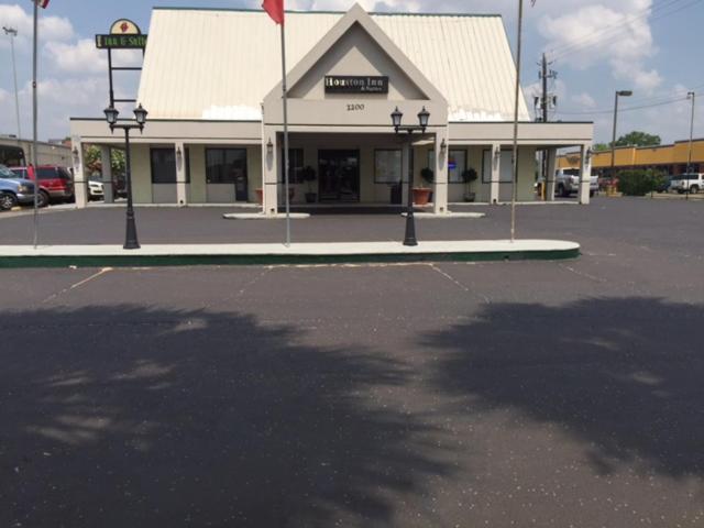 | Houston Inn and Suites