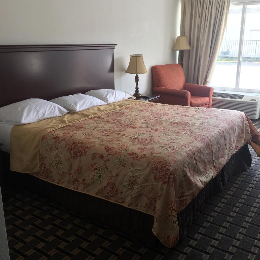 | Houston Inn and Suites
