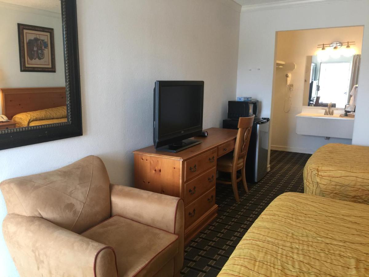 | Houston Inn and Suites