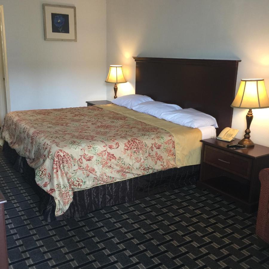 | Houston Inn and Suites
