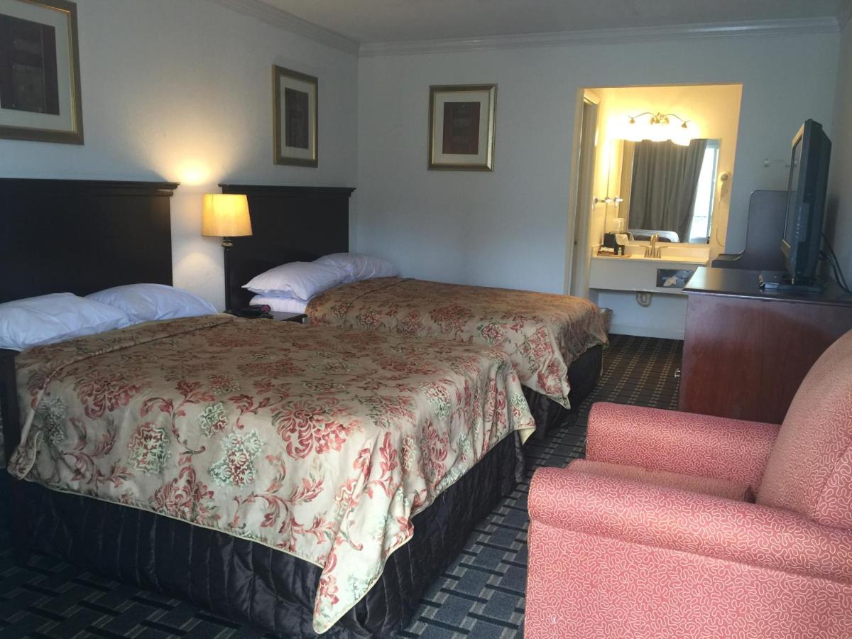| Houston Inn and Suites