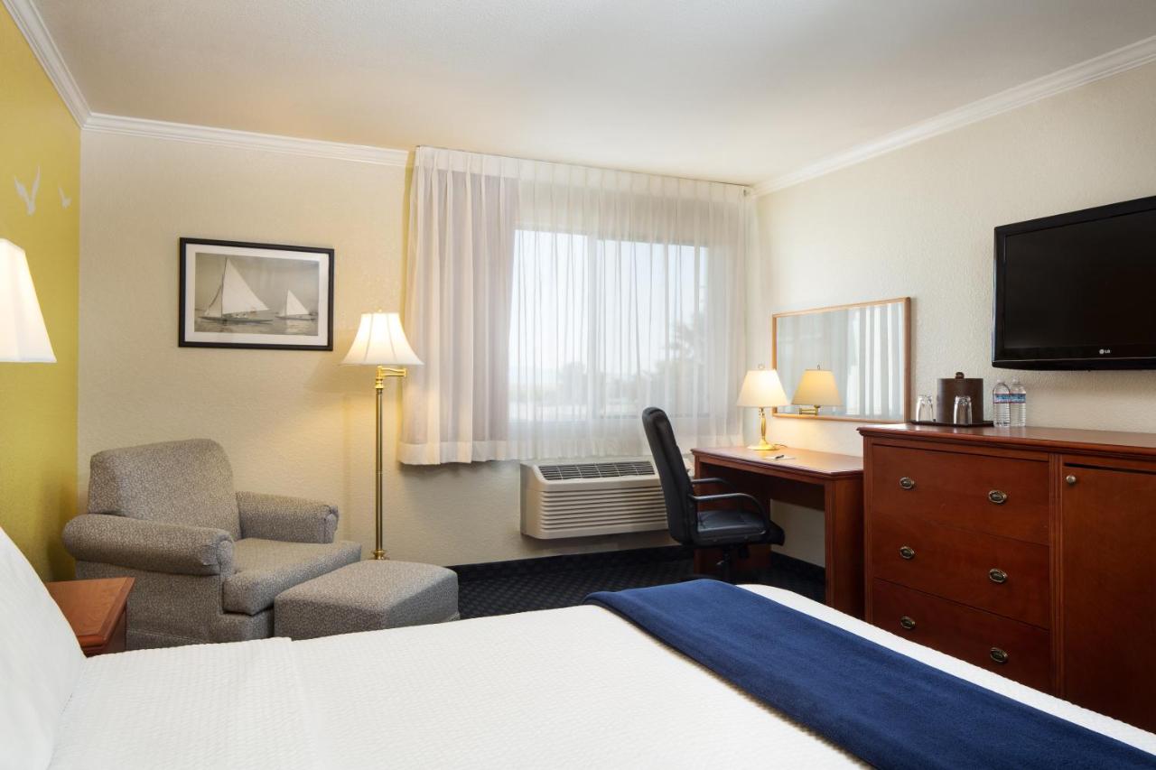 Superior Queen Room at The Marina Inn on San Francisco Bay