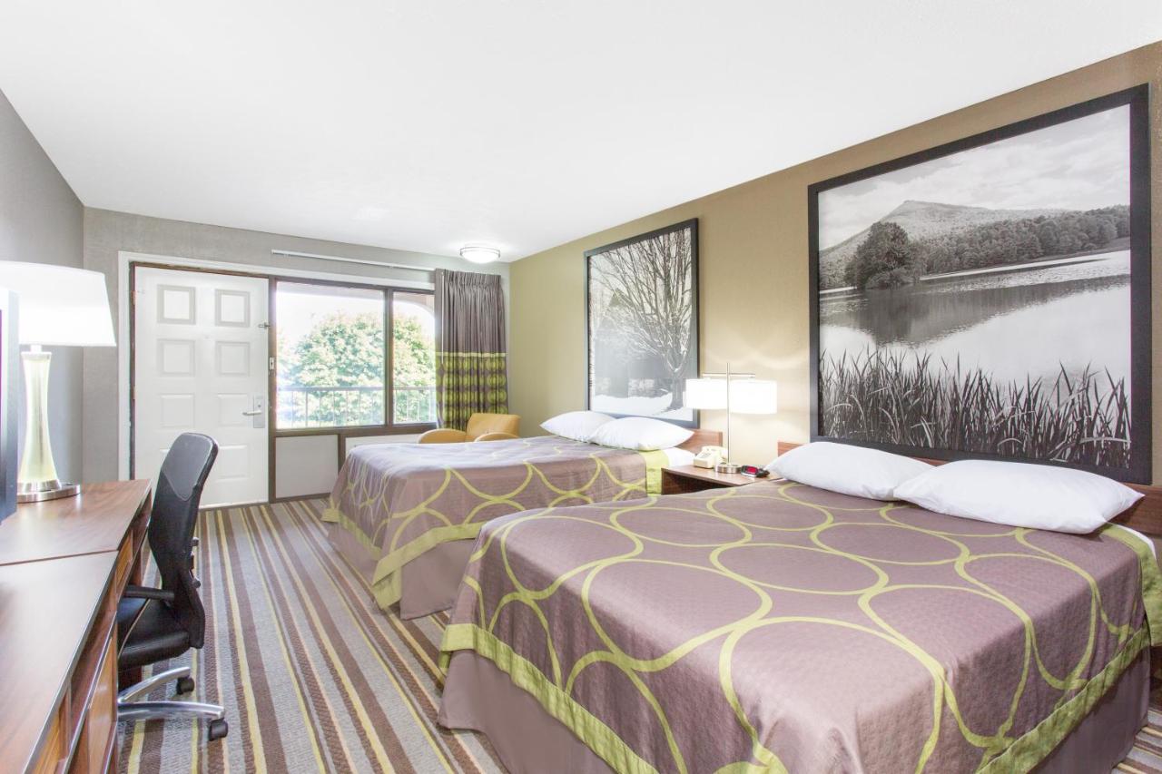 Double Room with Two Double Beds - Smoking at Super 8 by Wyndham Wytheville