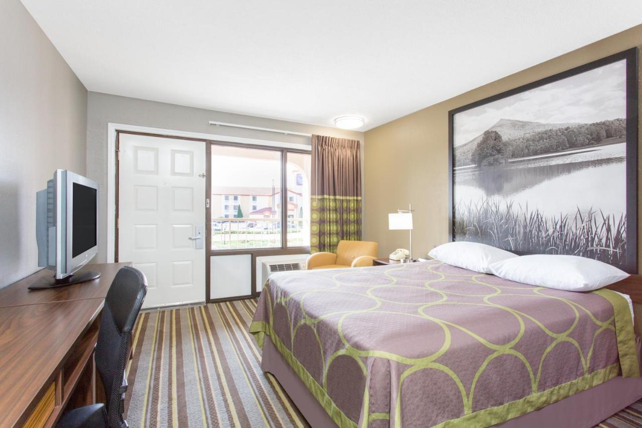 Queen Room - Non-Smoking at Super 8 by Wyndham Wytheville