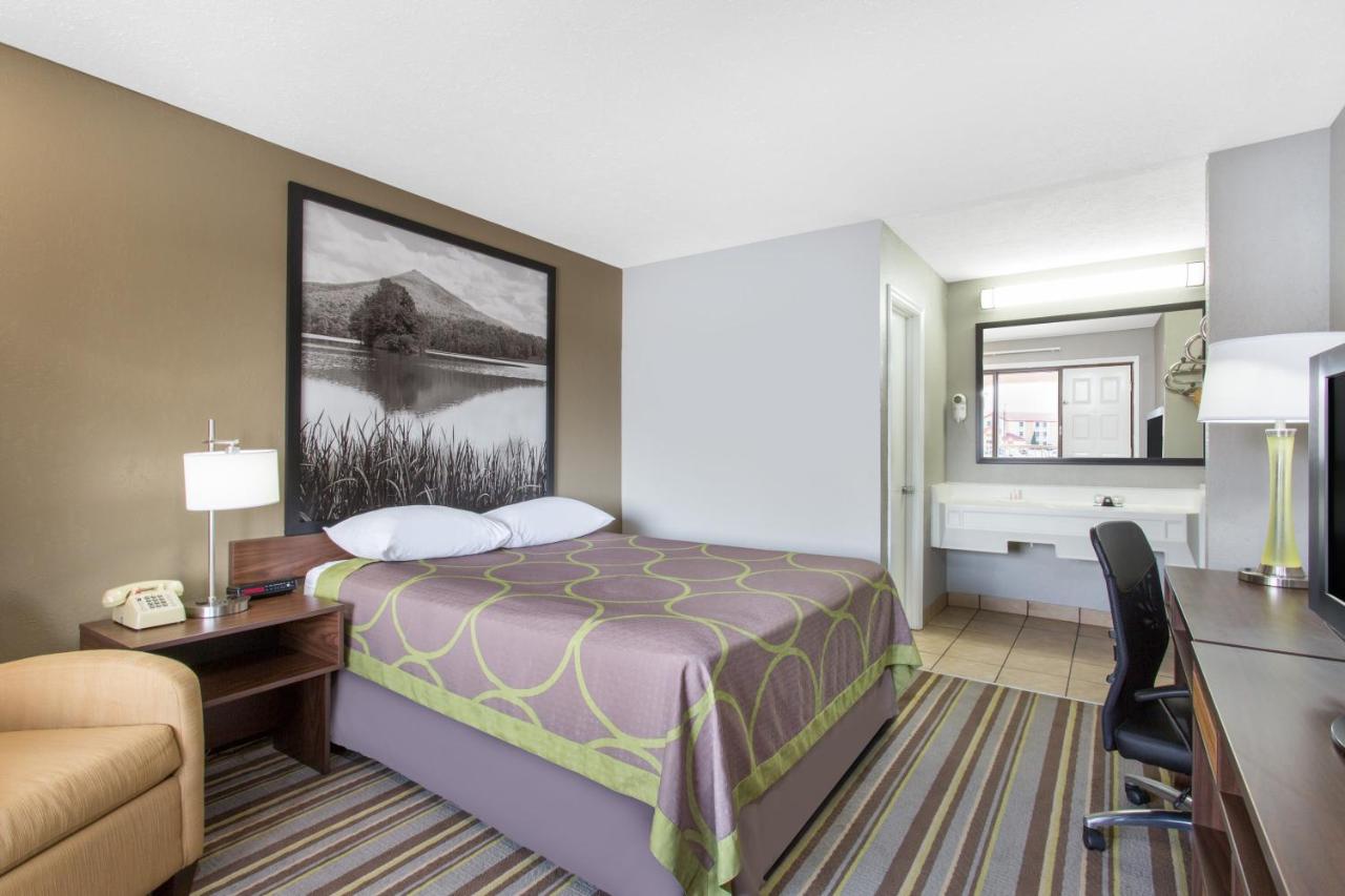 Queen Room - Non-Smoking at Super 8 by Wyndham Wytheville