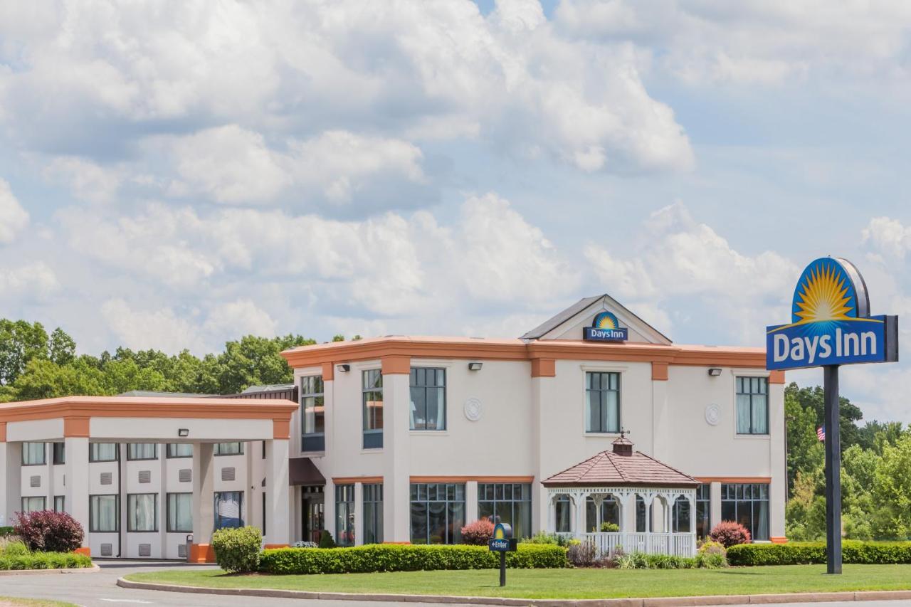 | Days Inn by Wyndham Windsor Locks / Bradley Intl Airport