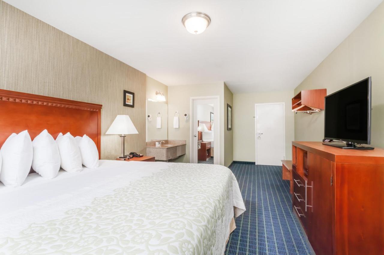 | Days Inn by Wyndham Windsor Locks / Bradley Intl Airport