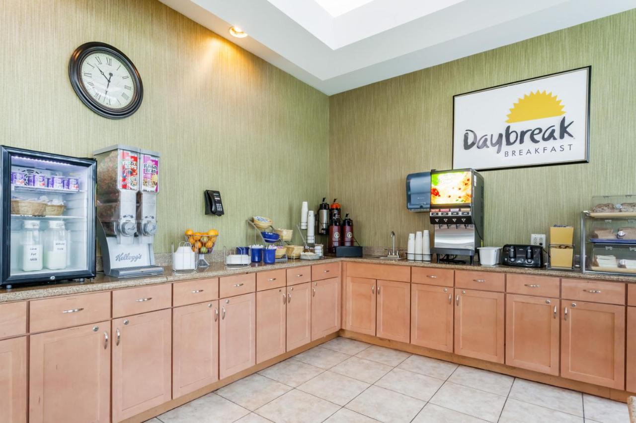 | Days Inn by Wyndham Windsor Locks / Bradley Intl Airport
