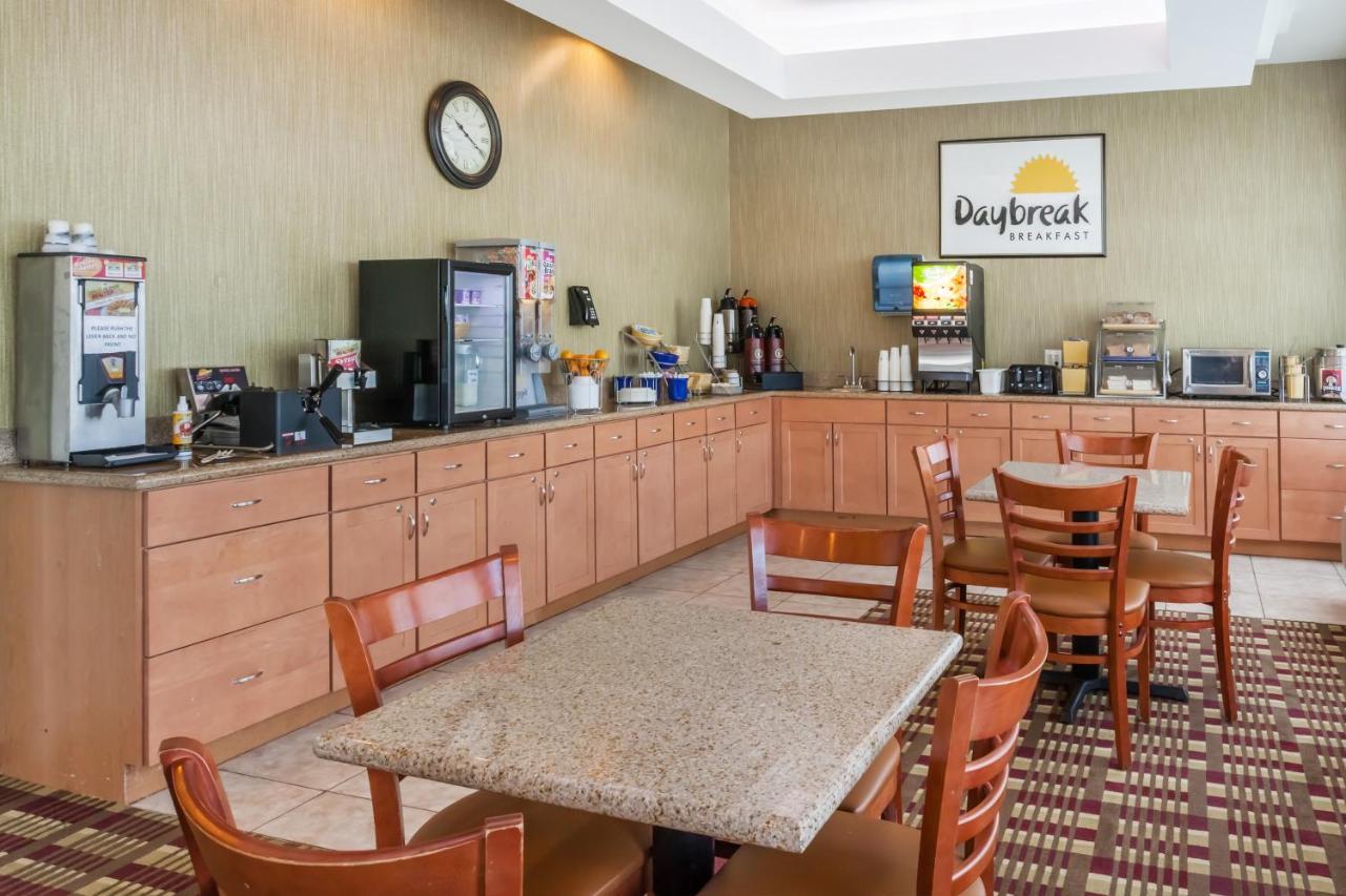 | Days Inn by Wyndham Windsor Locks / Bradley Intl Airport