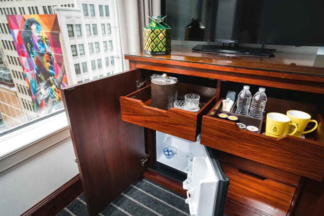 Executive King Suite at Staypineapple, An Iconic Hotel, The Loop