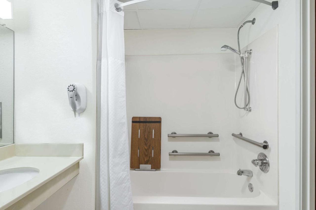 King Room - Disability Access/Non-Smoking at Days Inn by Wyndham Norton