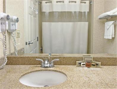 King Room - Disability Access - Non-Smoking at Wingate by Wyndham Atlanta/Six Flags Austell