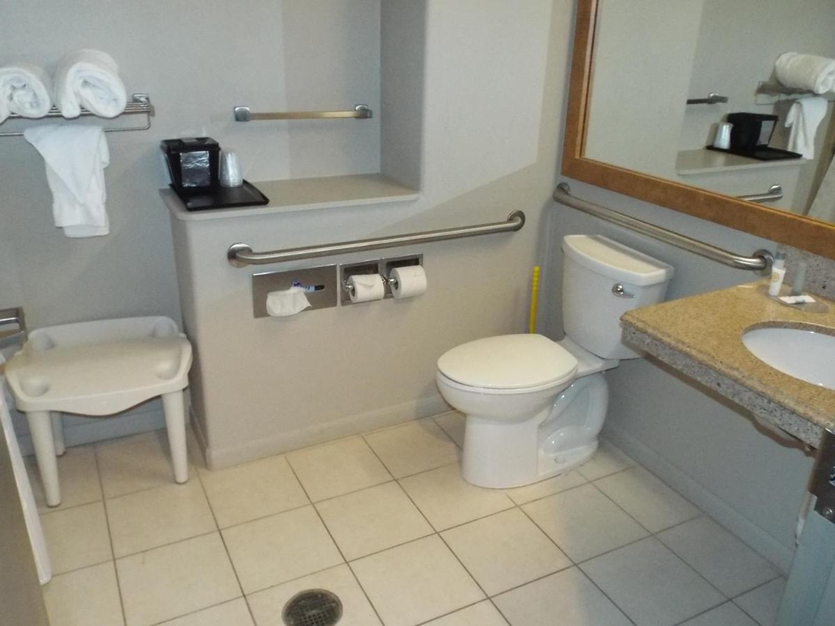 Queen Room with Two Queen Beds and Bath Tub - Mobility/Hearing Access - Non-Smoking at Baymont by Wyndham Columbus