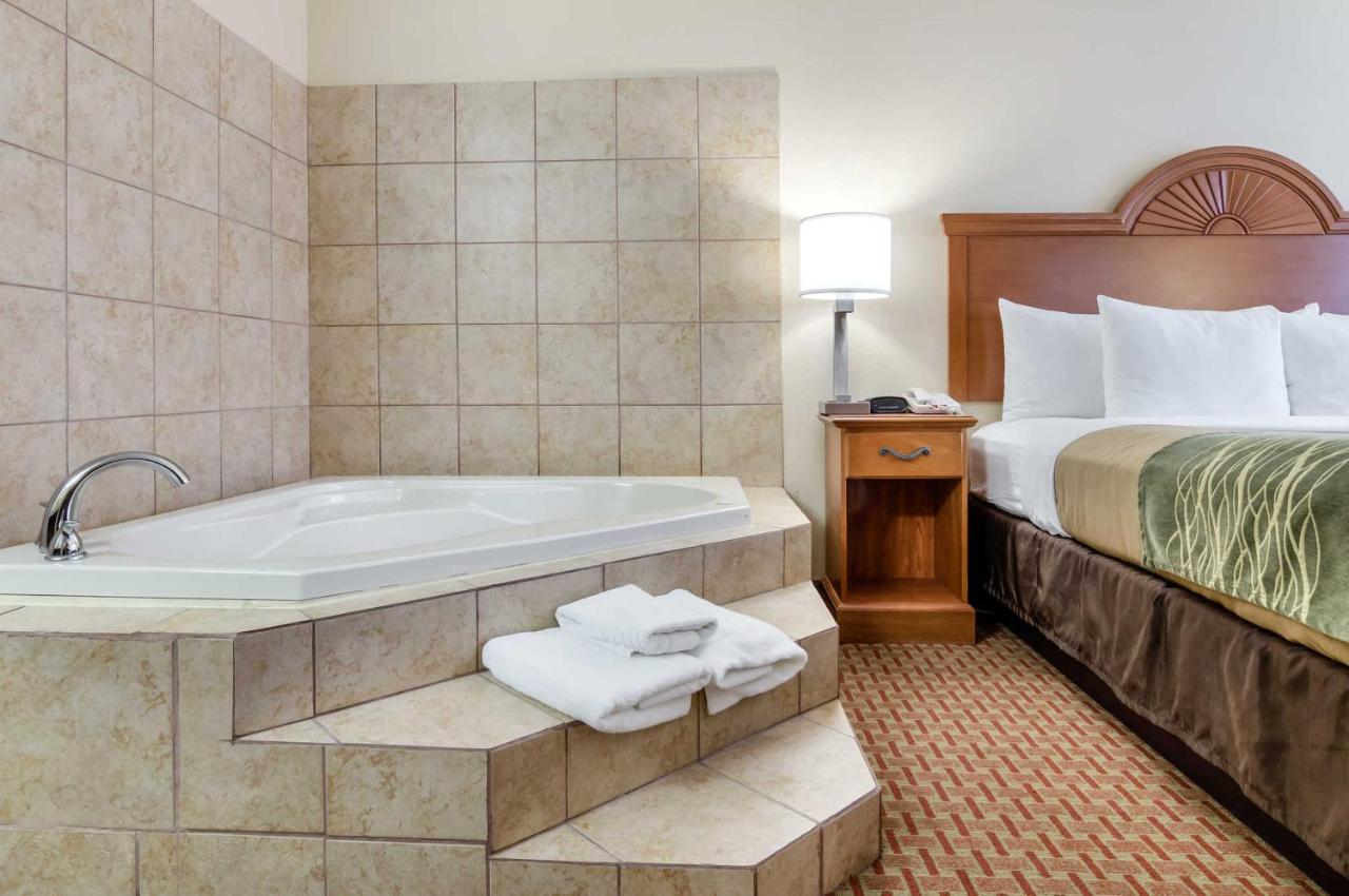 Deluxe King Room - Non-Smoking at Super 8 by Wyndham Great Bend