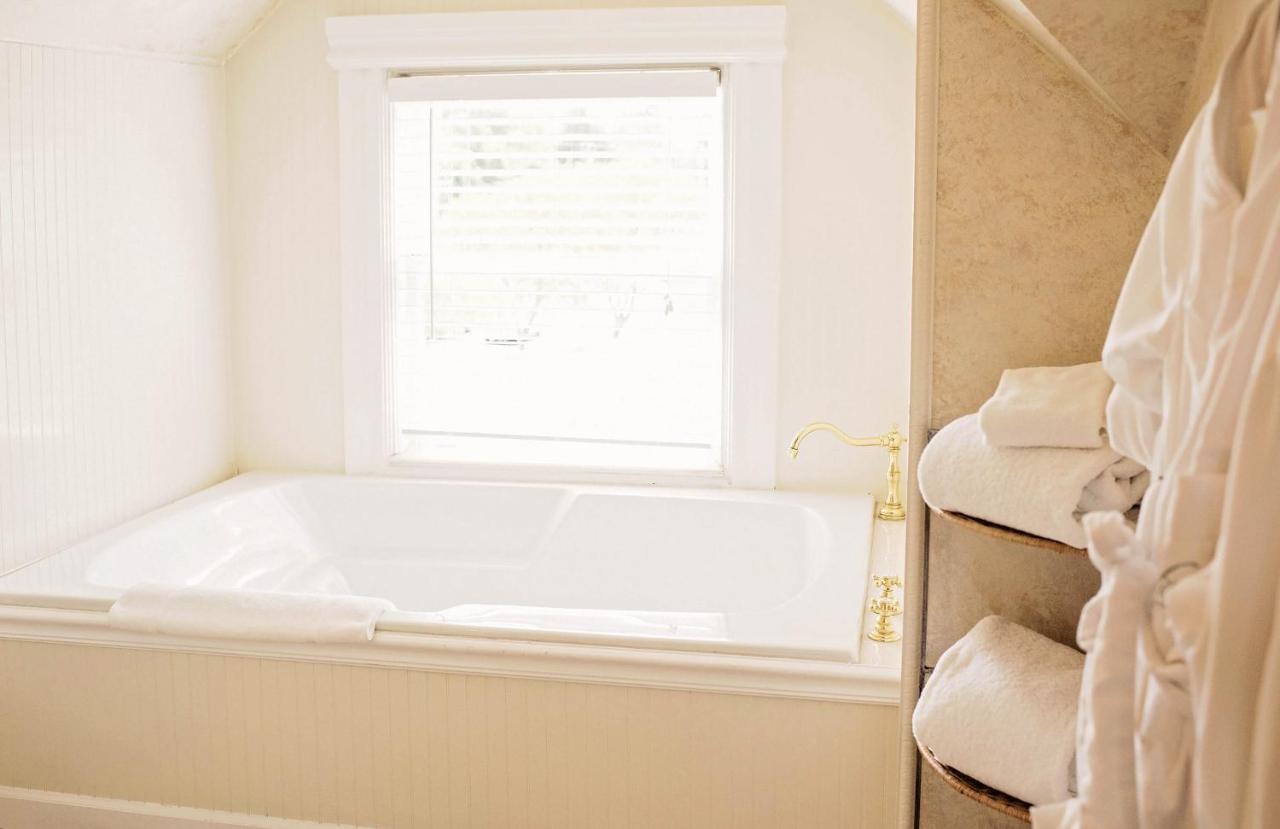 | 1801 First Luxury Inn