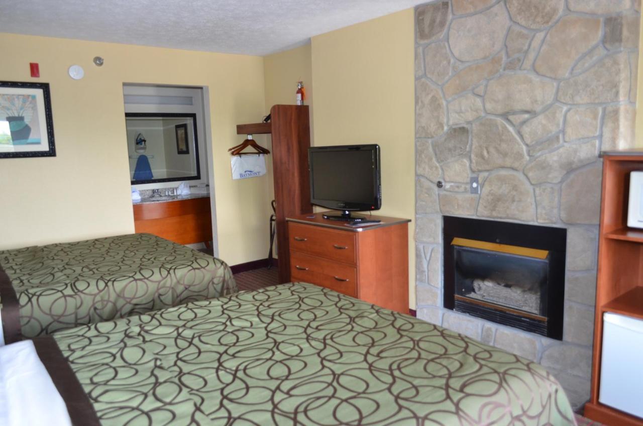 Deluxe Queen Room with Two Queen Beds - Non-Smoking at Baymont by Wyndham Pigeon Forge near Island Drive