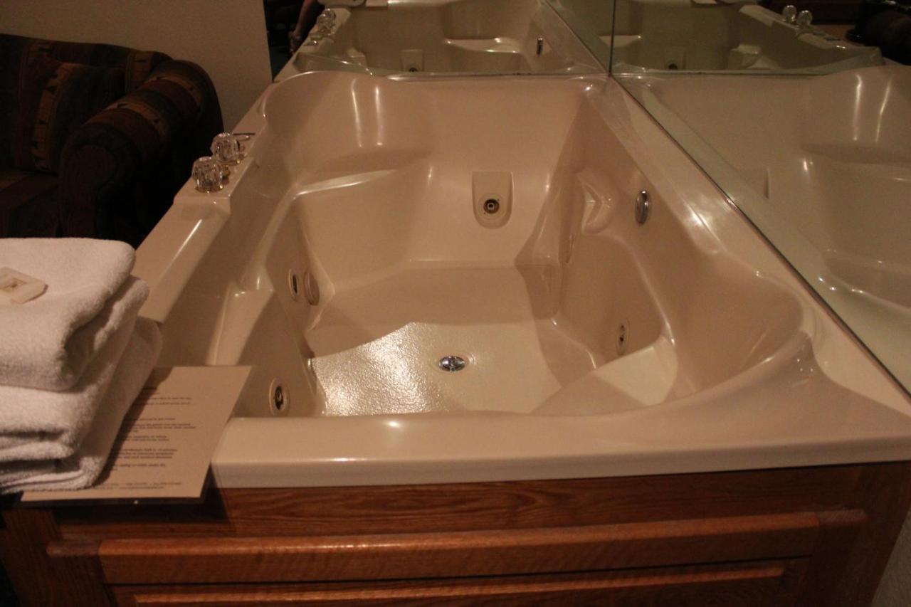 King Room with Spa Bath at Majestic Mountain Inn