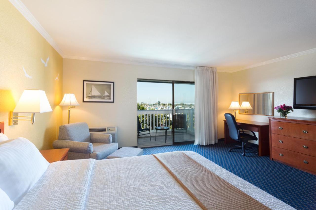 Deluxe King Room at The Marina Inn on San Francisco Bay