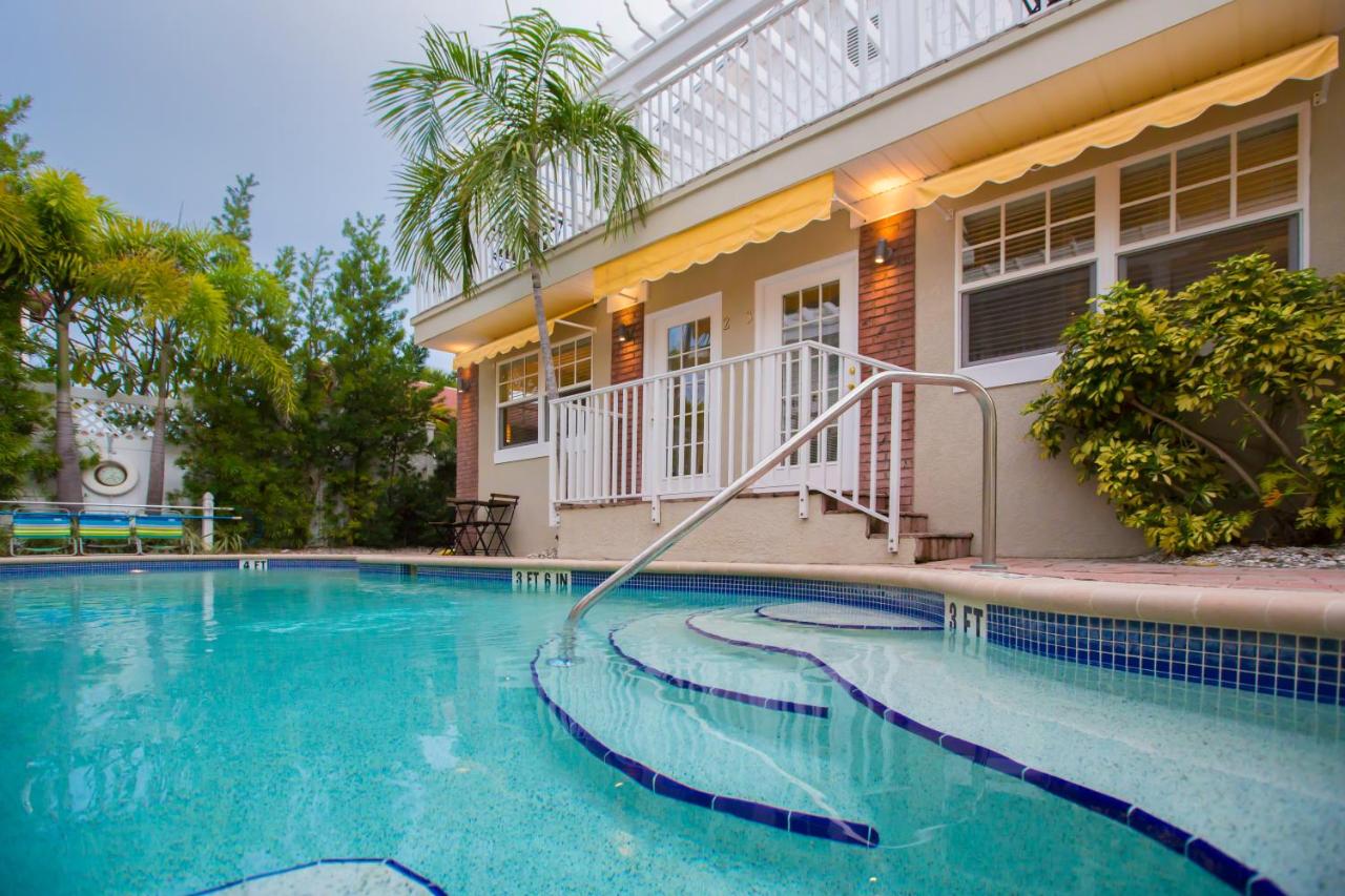 | Coconut Inn Pass-a-Grille Beach