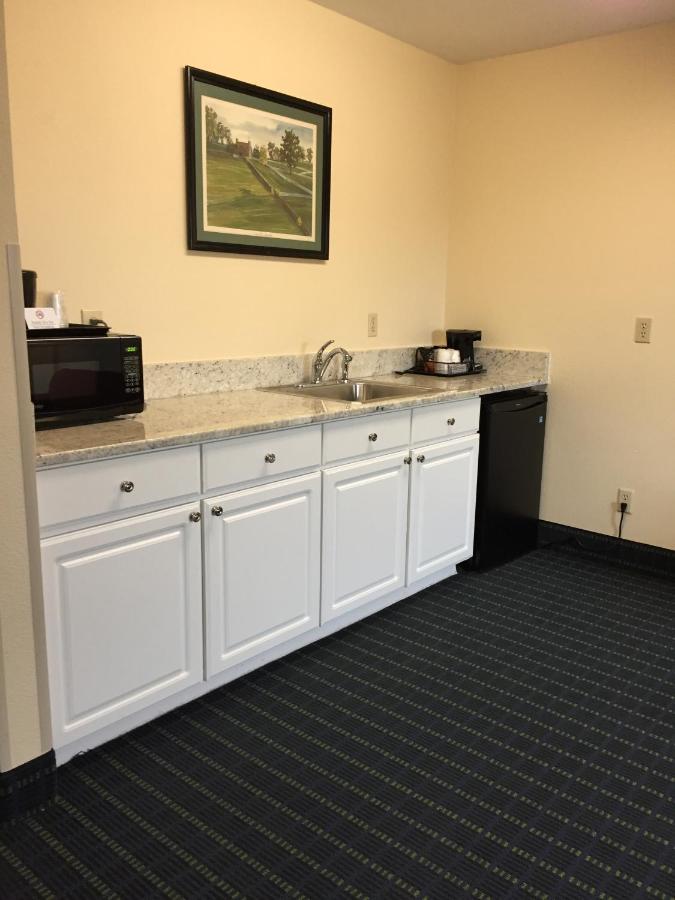 King Room at Best Western Parkside Inn