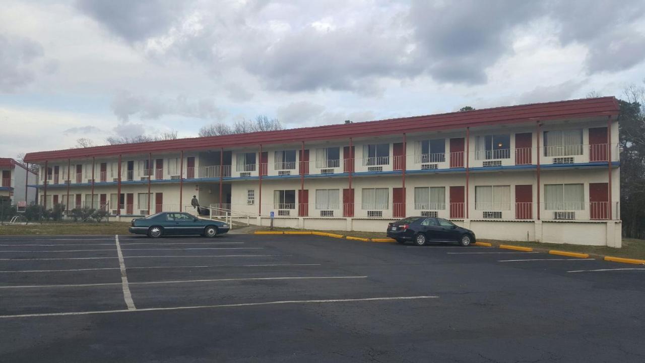 | Flagship Inn
