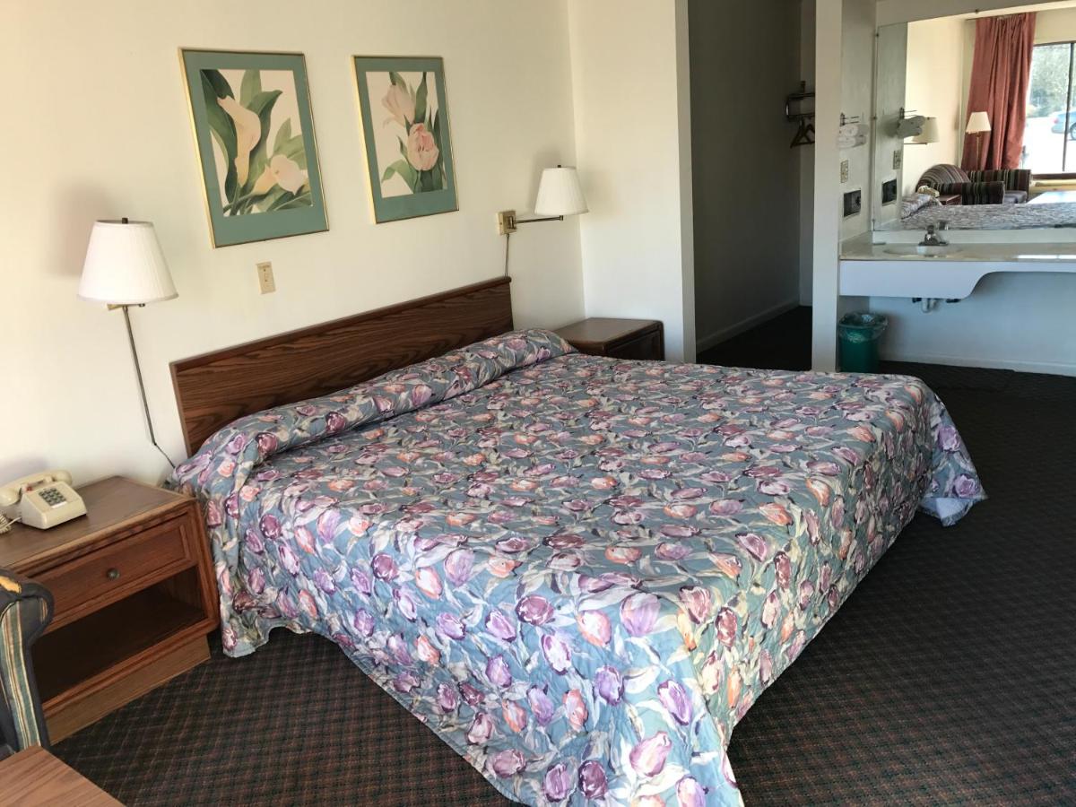 | Flagship Inn