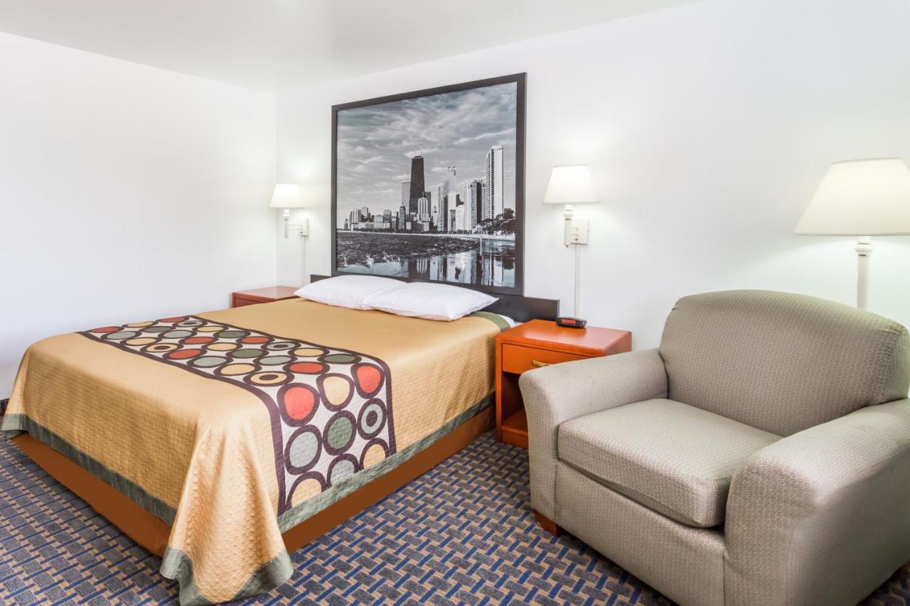 | Super 8 by Wyndham Rock Falls Sterling Area